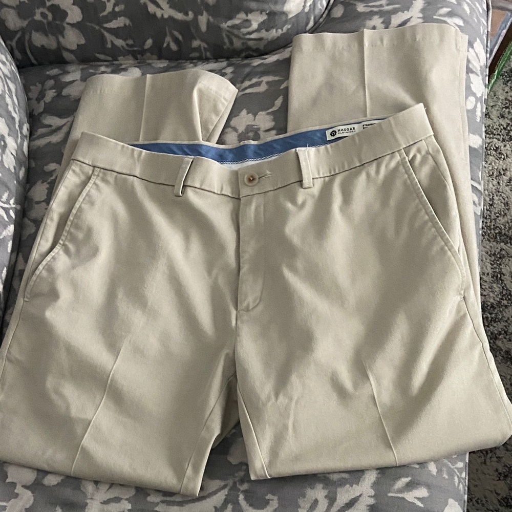 Haggar Men's Straight Fit Premium no- iron Khaki Chino